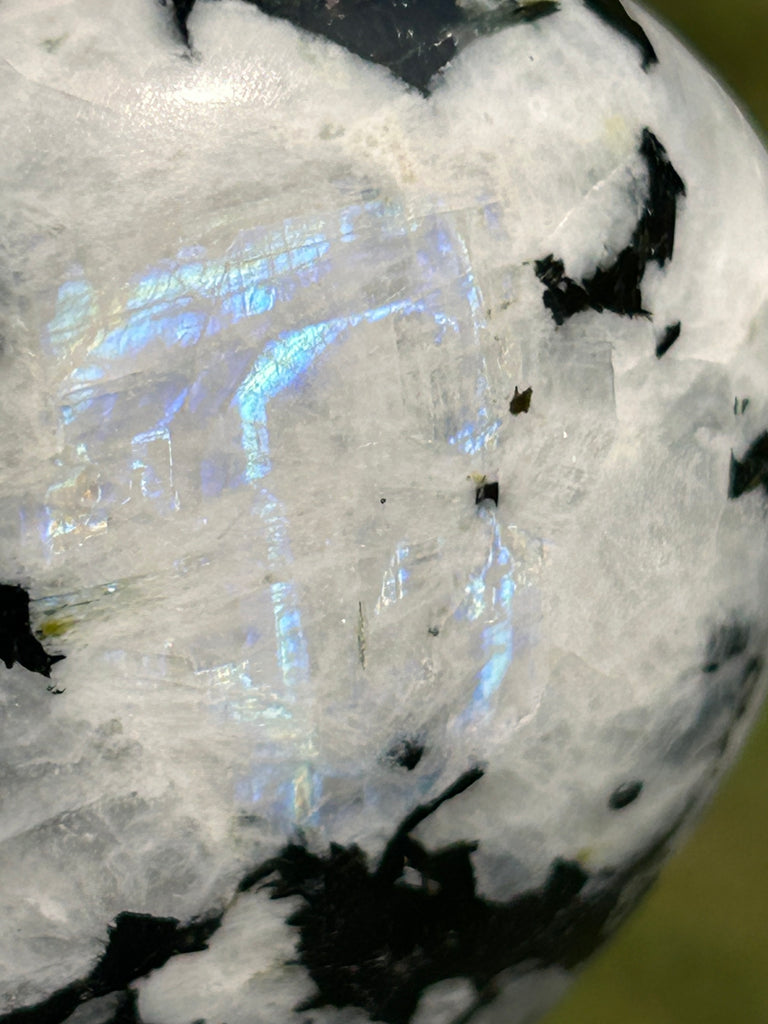 Moonstone palm Stone