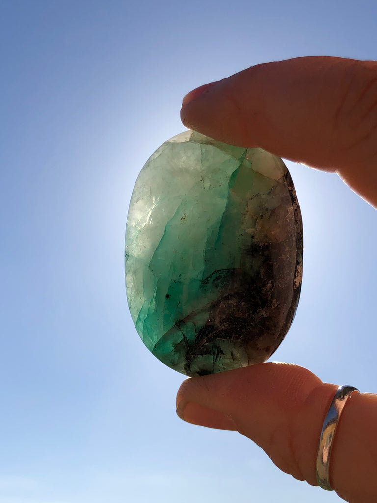 Quantum Quattro Palm Stone